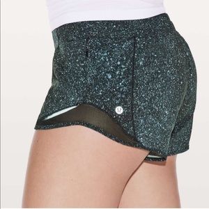 Lululemon Hotty Hot Short - Mineralize Multi / Black